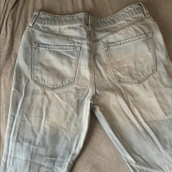 Refuge Distressed Light Wash Jeans - Picture 4 of 4